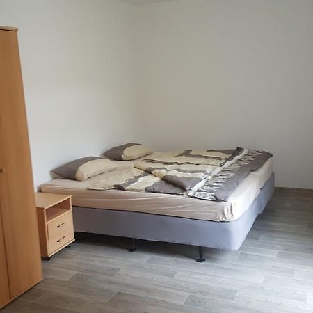 Ferienwohnung Apartman U Cerveneho Kostela Teplitz Exterior foto