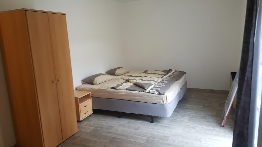 Ferienwohnung Apartman U Cerveneho Kostela Teplitz Exterior foto